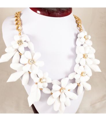 Колье обьемное из крупных камнейсо стразами, длина регулируется