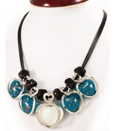 Прикраса на шию на шкіряних шнурках