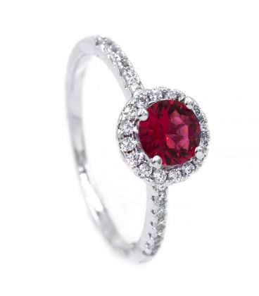 Кольцо - родиум Круглый камень 0,6 в 4х держателях в оправе мелких камней, мелкие камни по сторонам