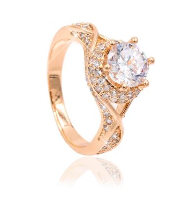 Кольцо — лимонная позолота, Камень 0,7 в 6ти держателях,на основании мелких камней,россыпь камней по кольцу "Герцогиня"