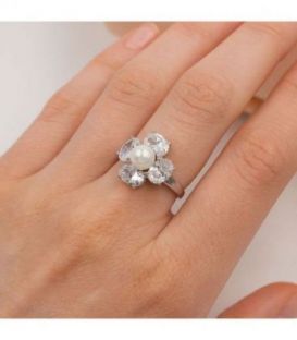 Кольцо “Цветок с жемчужинкой” родиум