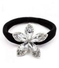 Резинка для волос с яркой брошью, черная